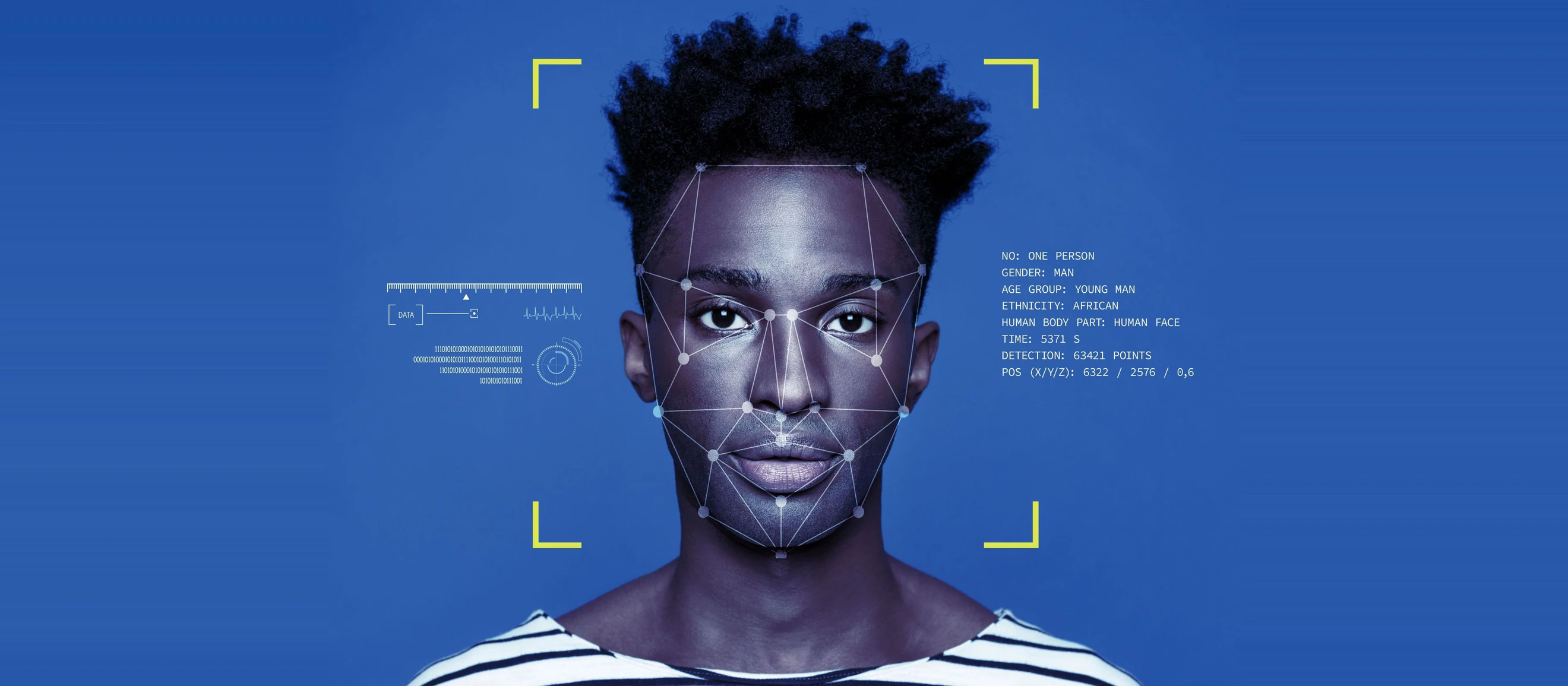 Retrato de um jovem sobre fundo azul, com a malha de pontos do reconhecimento facial desenhada sobre a cara e os dados da detecção listados ao lado.